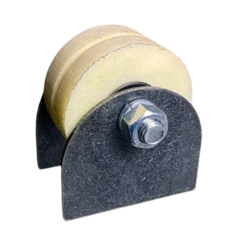 Ролик d70 мм Р2702 на пластинах под полосу шириной 35 мм, капролон фото 1